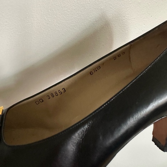 Vintage Salvatore Ferragamo Black Leather Heels Size 6.5 - Picture 4 of 7